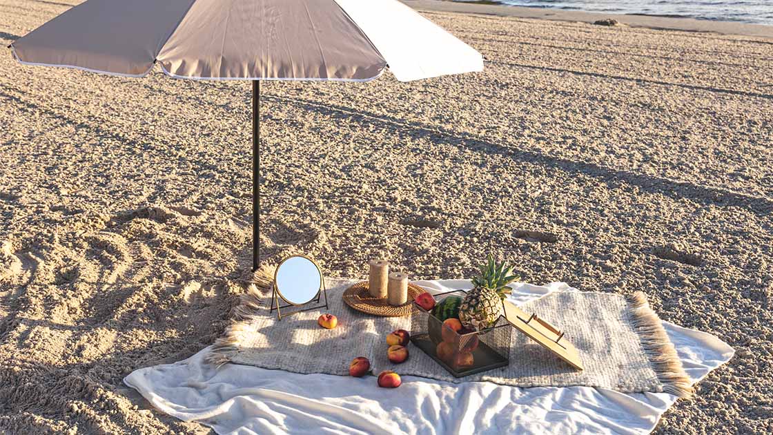 StorAge 5 Stunning Beach Picnic Setup Ideas for Summer